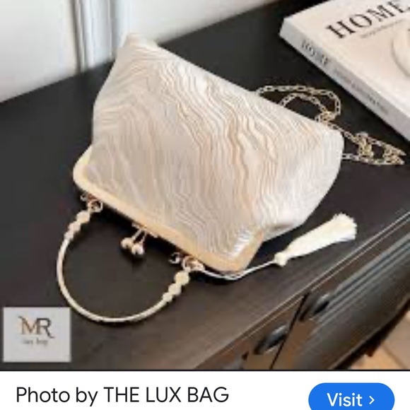 #1469**The Lux Bag: Vintage Elegant Cream and Gold Women's Handbag - Picture 13 of 15